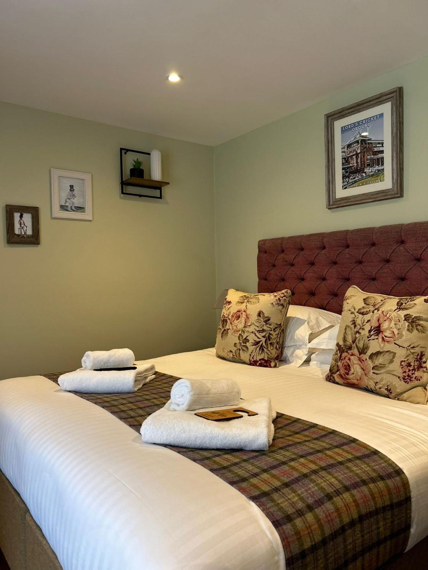 The Thomas Lord Hotell West Meon Exteriör bild