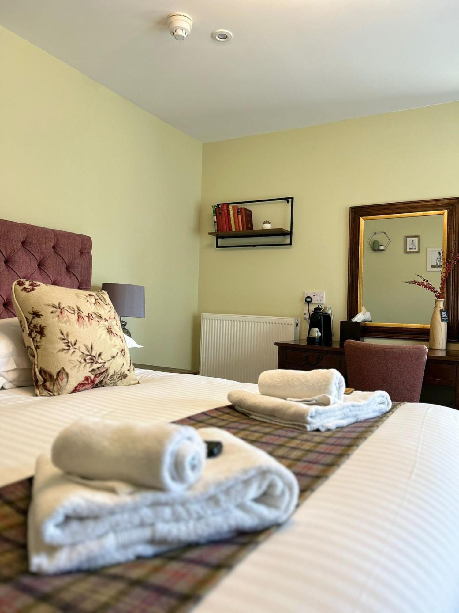 The Thomas Lord Hotell West Meon Exteriör bild