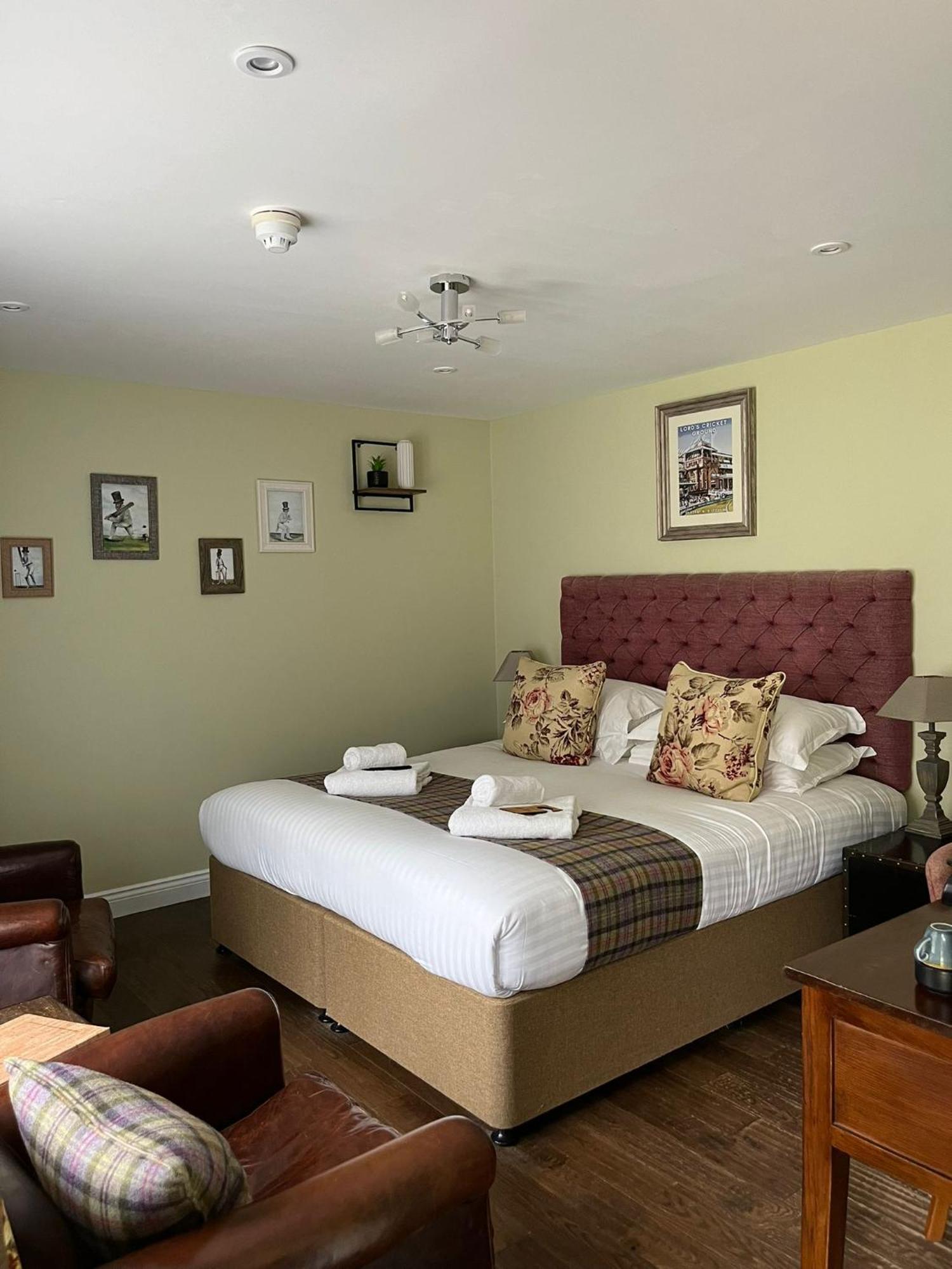 The Thomas Lord Hotell West Meon Exteriör bild