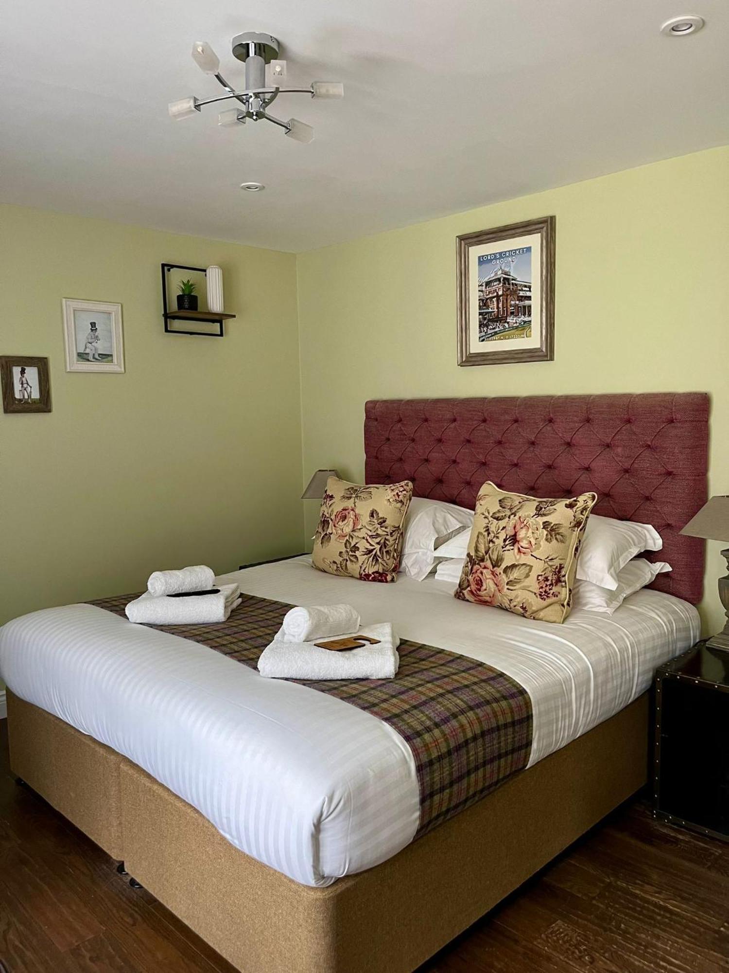 The Thomas Lord Hotell West Meon Exteriör bild